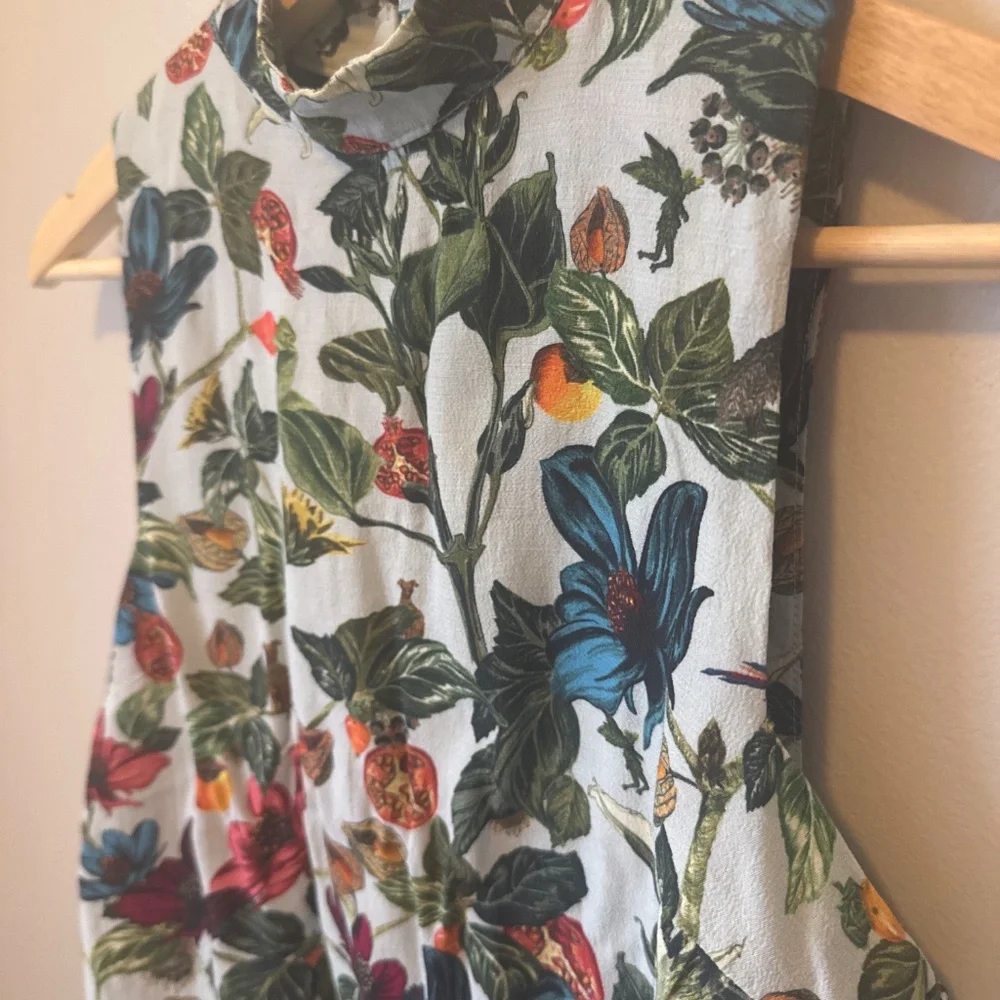 TOPSHOP floral print on a light blue background, mock neck tank blouse - Picture 2 of 7